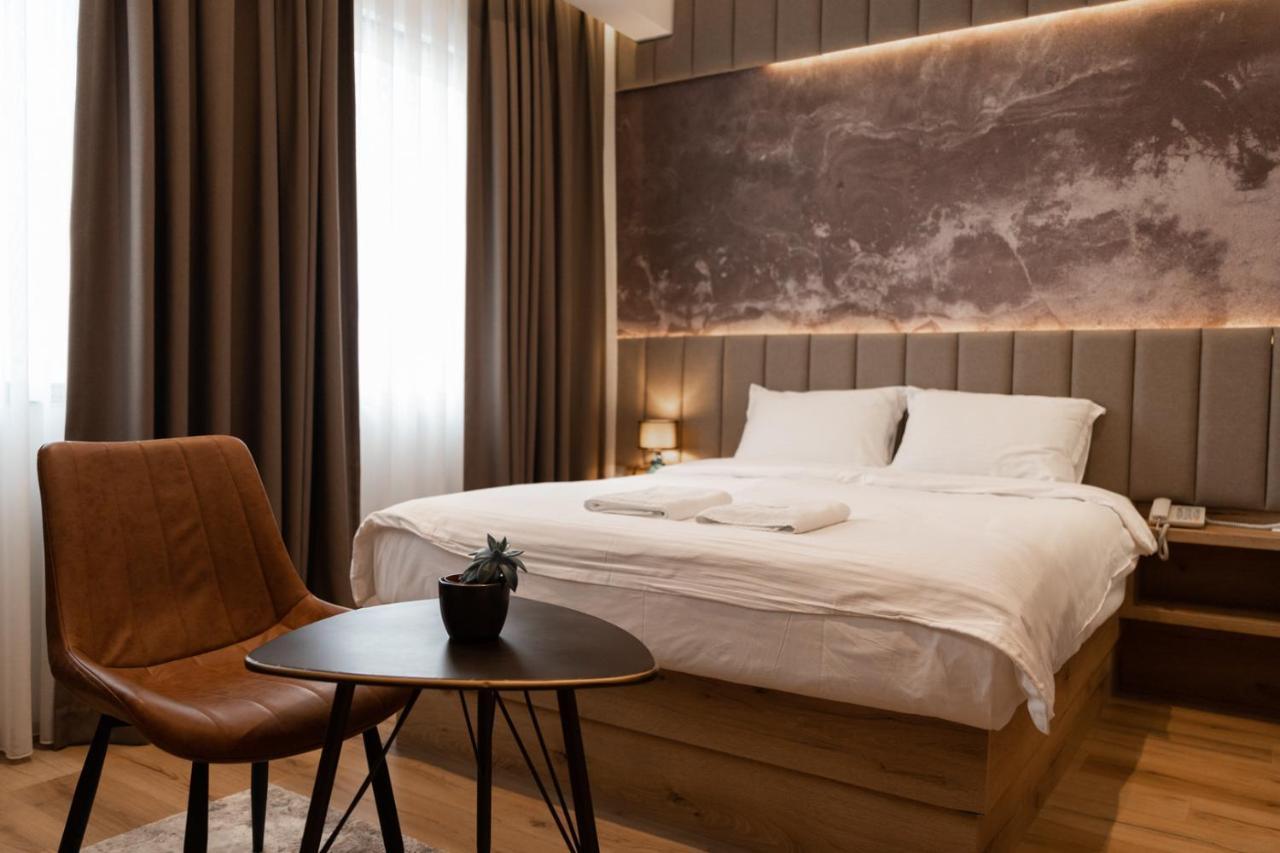 Lipjan Roadside Hotel מראה חיצוני תמונה