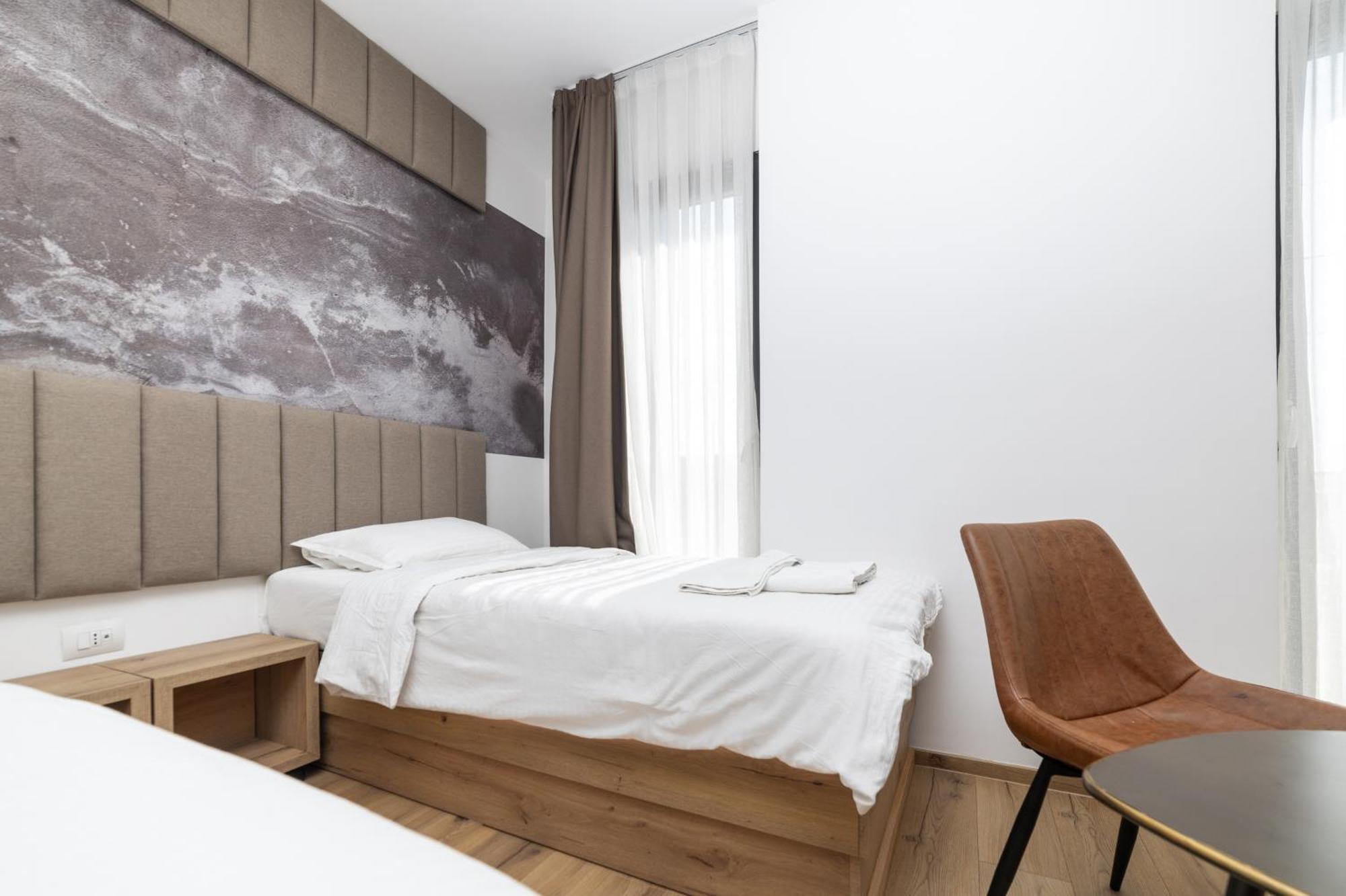 Lipjan Roadside Hotel מראה חיצוני תמונה