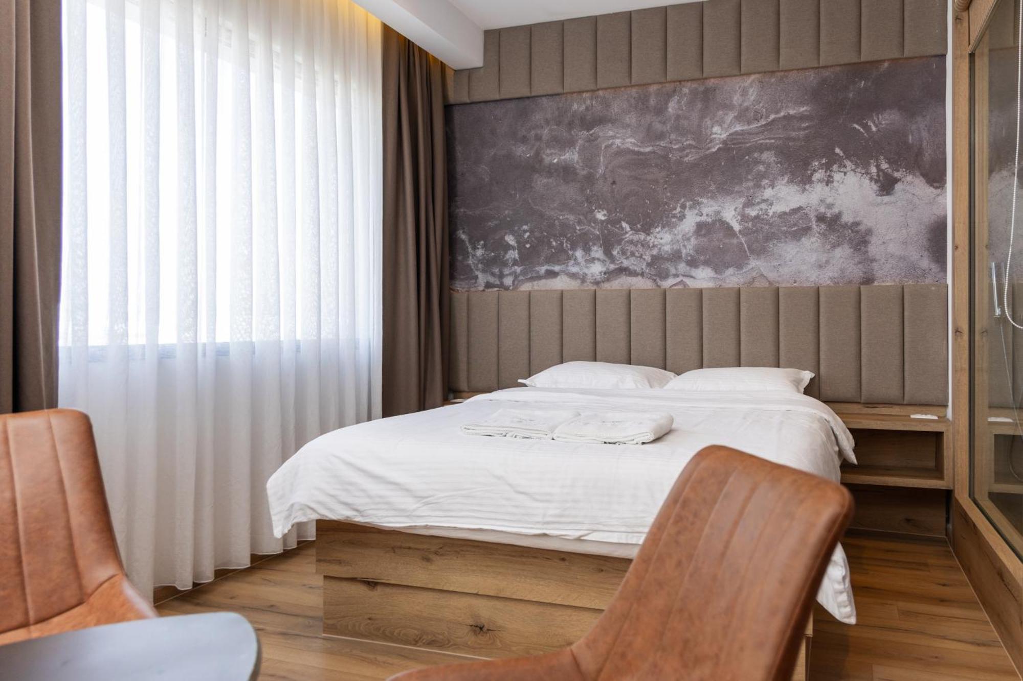 Lipjan Roadside Hotel מראה חיצוני תמונה