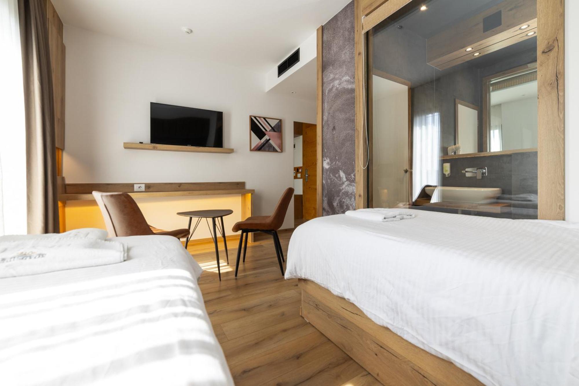 Lipjan Roadside Hotel מראה חיצוני תמונה