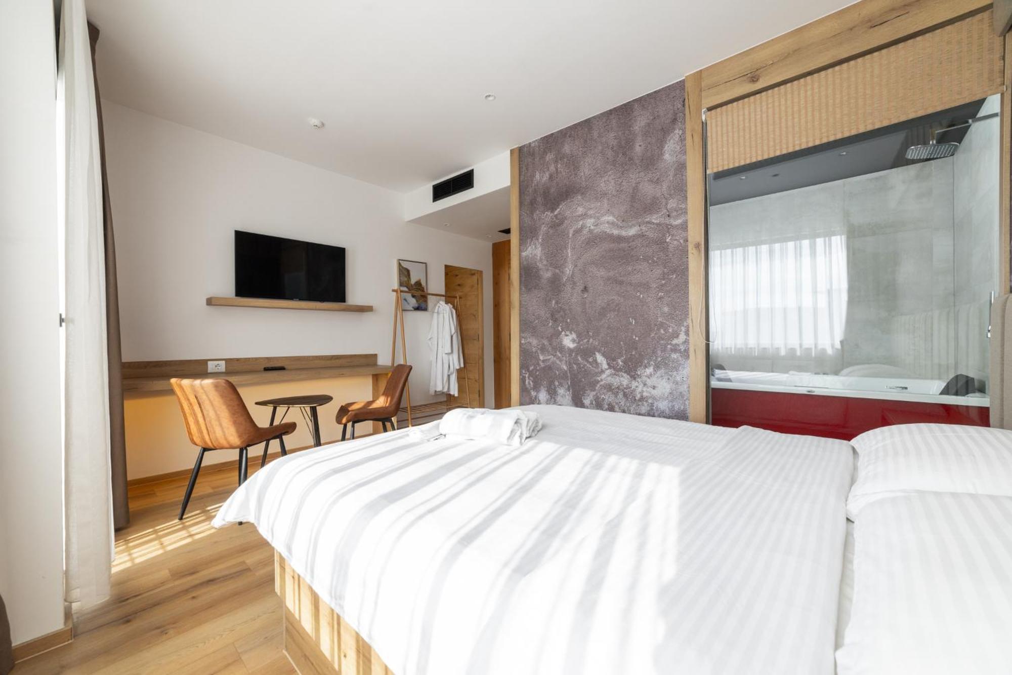 Lipjan Roadside Hotel מראה חיצוני תמונה