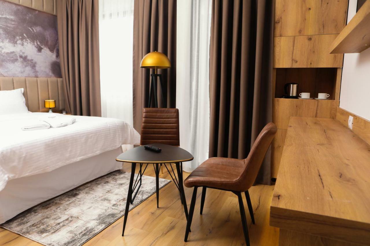 Lipjan Roadside Hotel מראה חיצוני תמונה