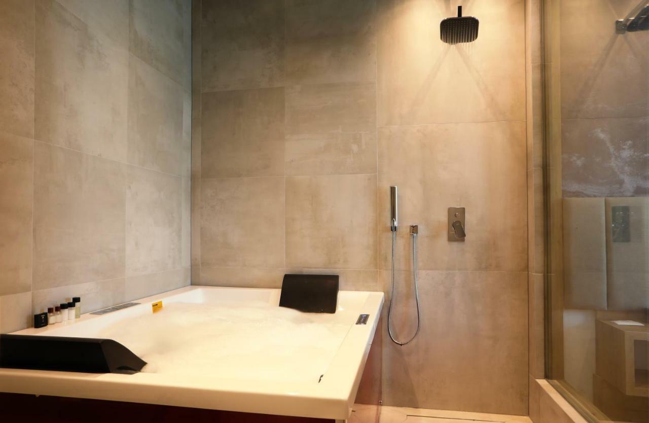 Lipjan Roadside Hotel מראה חיצוני תמונה