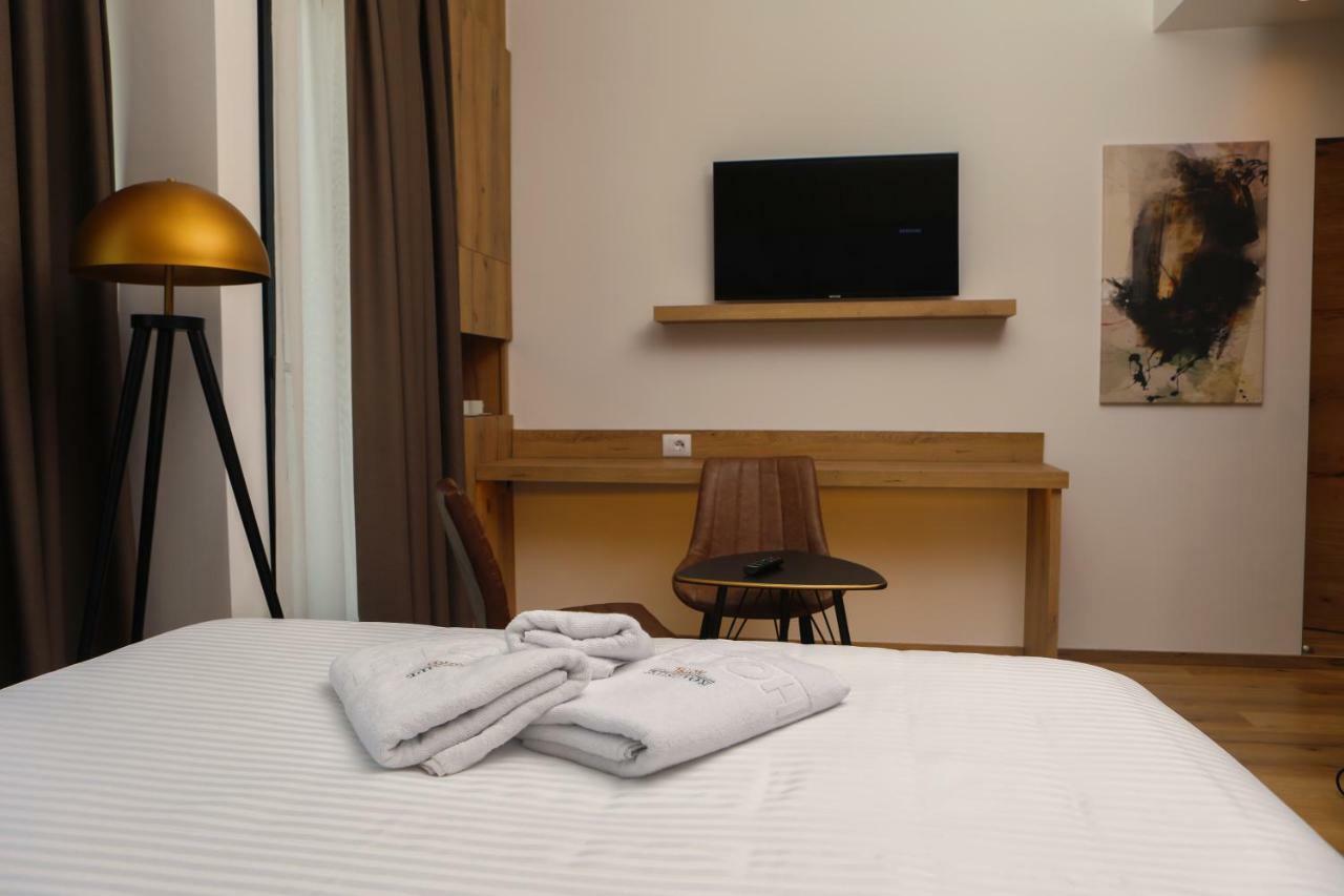 Lipjan Roadside Hotel מראה חיצוני תמונה