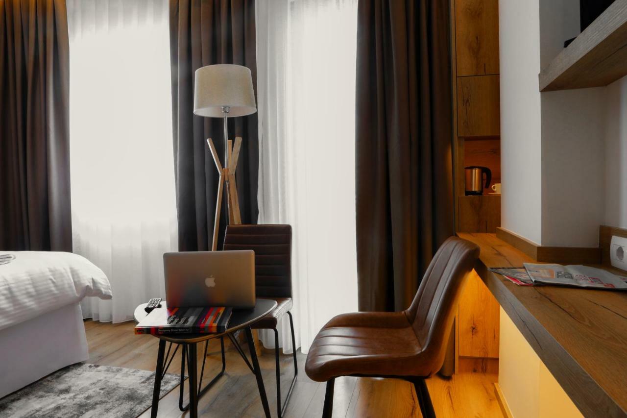 Lipjan Roadside Hotel מראה חיצוני תמונה