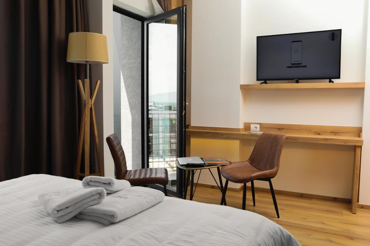 Lipjan Roadside Hotel מראה חיצוני תמונה